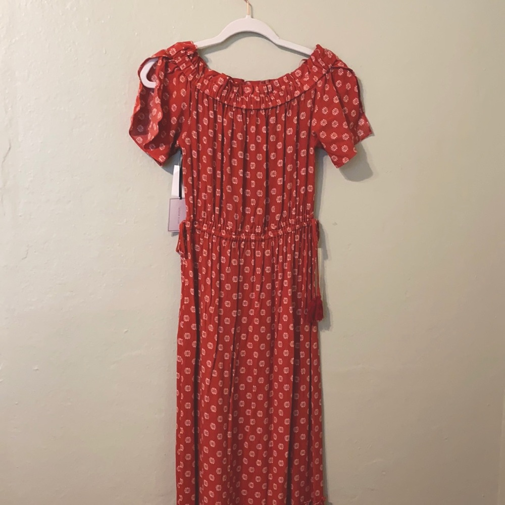 Long Maxi style, off-shoulder dress.